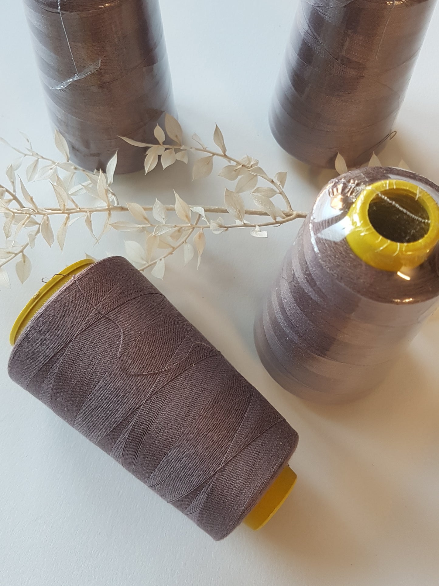 Overlock Garn,4 Spulen,3000yards pro Spule, Mauve