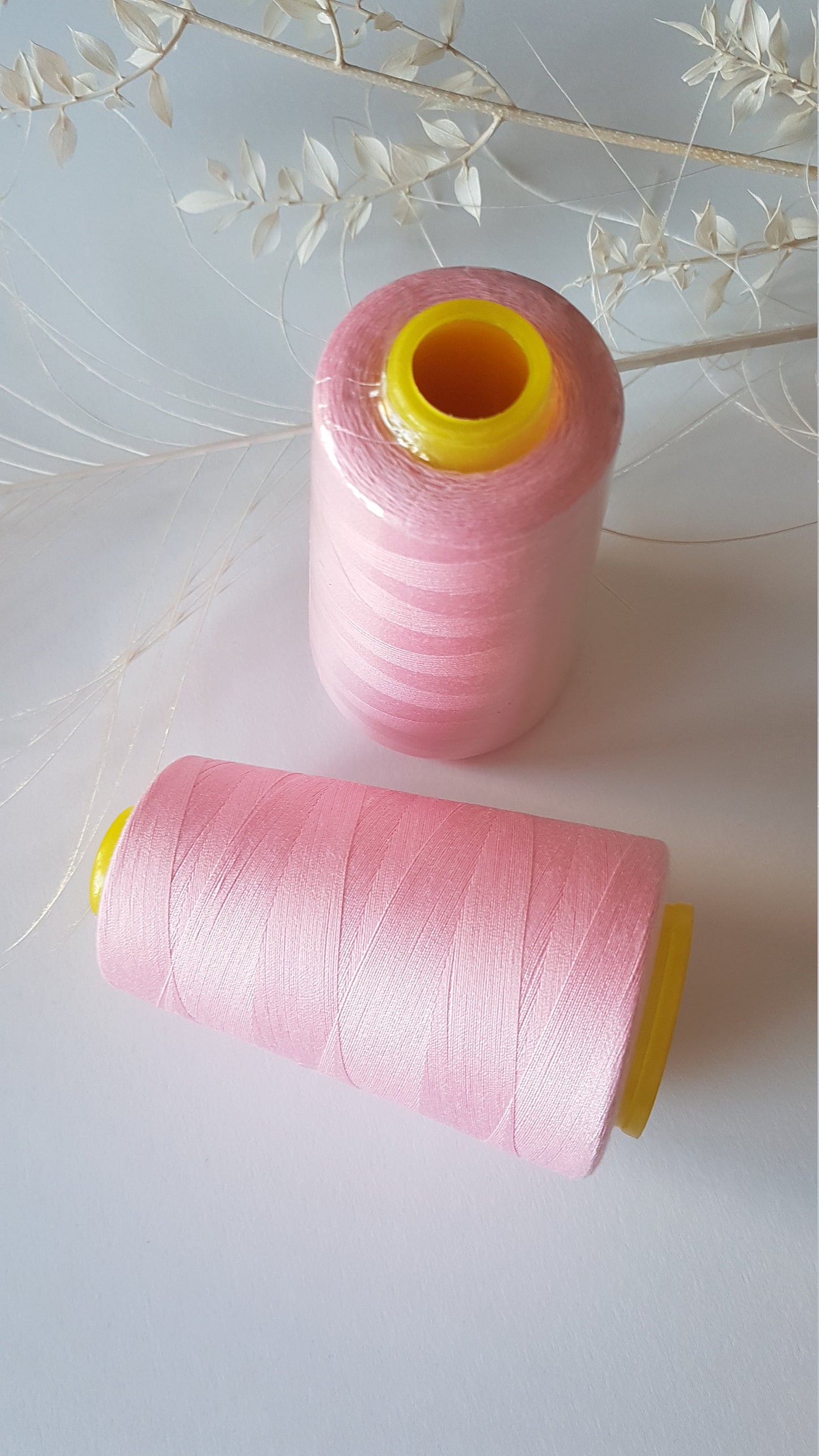 Overlock Garn,4 Spulen,3000yards pro Spule,Rosa
