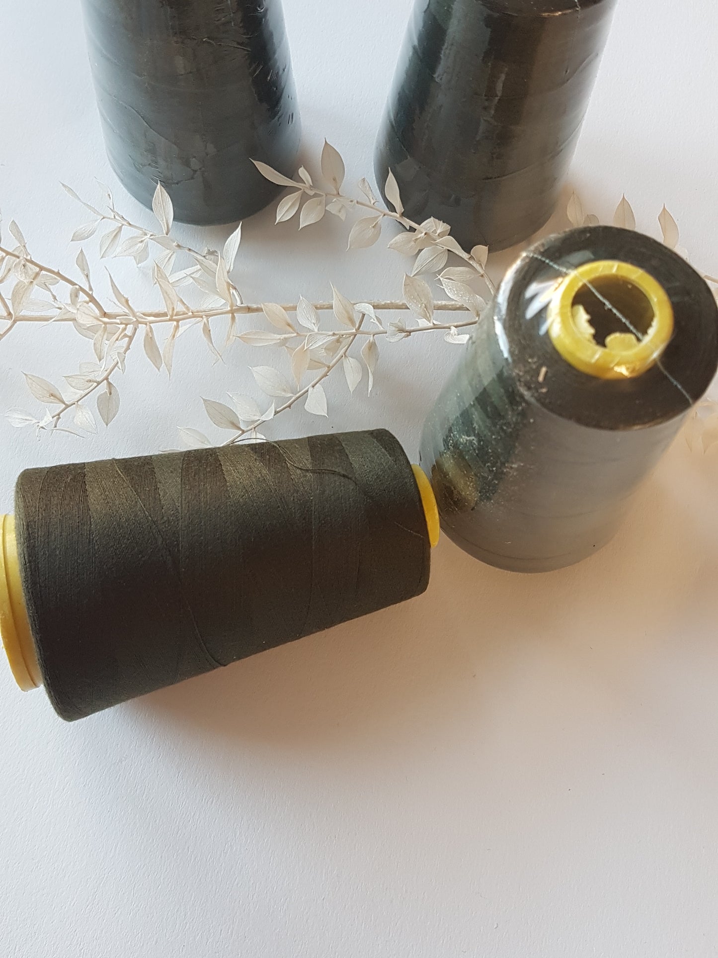 Overlock Garn,4 Spulen,3000yards pro Spule, Army Grün